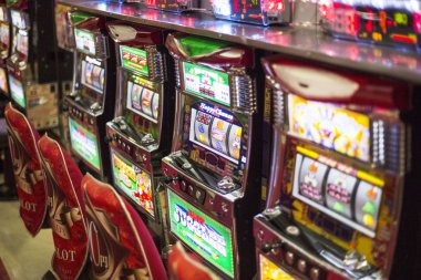 idn789 live-dealer blackjack table displayed on mobile screen with dealer video feed and betting interface
